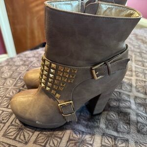 Elegant Studded Heeled Boots in Brown